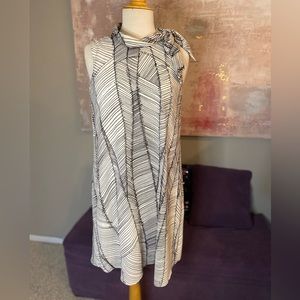 DKNY black and white sleeveless dress with pattern tie at the neck‎ size 6